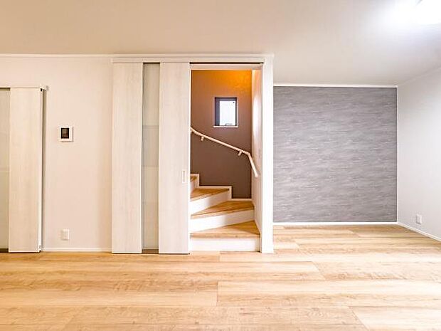 家具の配置も自在なゆとりある空間設計。家族の成長に合わせて使い方を選べます。