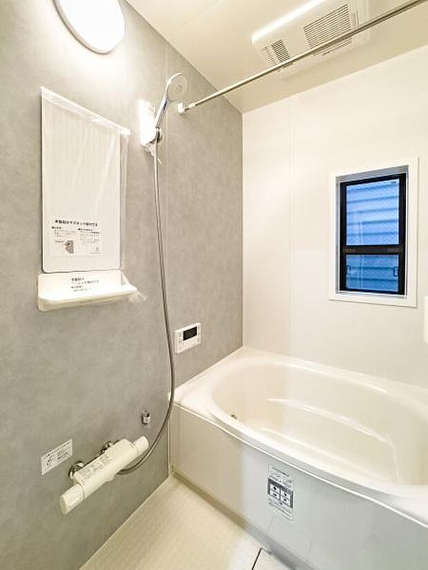 「疲れを癒す空間」広々とした雰囲気の良いバスルーム。お子様と一緒にお風呂に入る楽しみ、思い出の一ページが刻まれる大切な瞬間