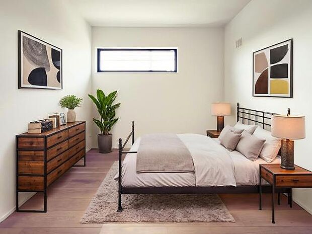 洗練されたシックなデザインが心地よい眠りを誘う主寝室。ゆとりある広さで、毎日の暮らしに贅沢な癒しを届けます。※家具等はCGによる配置イメージです
