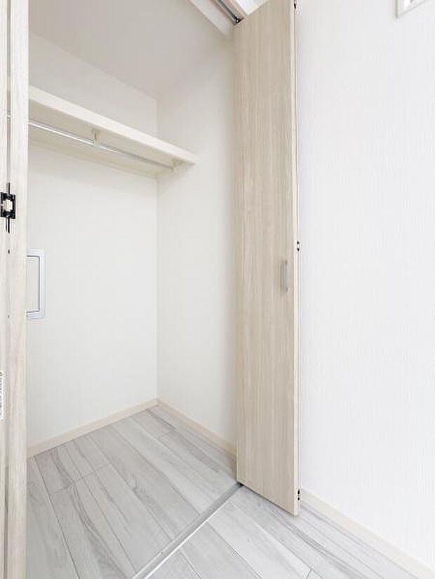 季節の思い出も大切にしまえる広々収納。物が表に出ないスッキリした空間で、お子様も毎日をのびのびと、開放感たっぷりに過ごせます。