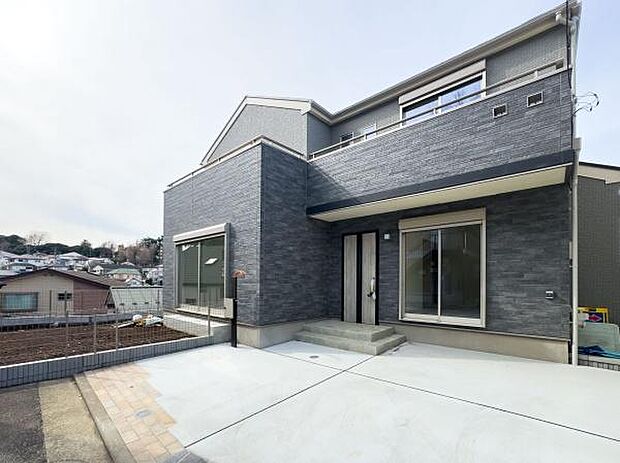 室内外が繋がる開放的な暮らし。天気の良い日はお庭でお茶を楽しみ、夜は星空を眺める。日常がリゾートに変わる、開放感溢れる住まいです。