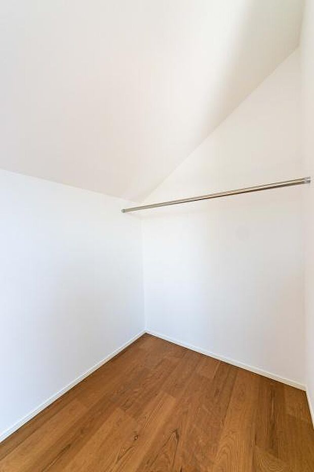 たっぷりの収納でお部屋はいつもすっきり。お子様のお着替えも楽しくなり、ゆとりある家族の時間が生まれます。ぜひ現地で広さを体感してください。