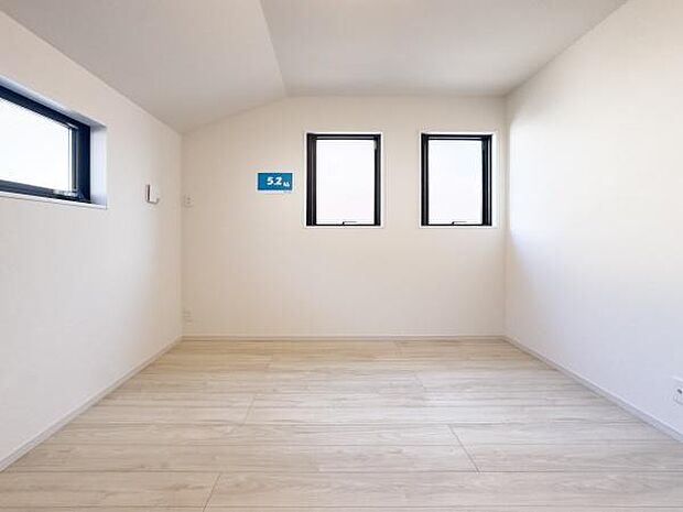 どんな家具も映える洗練されたデザイン。寝室や趣味の部屋など、家族の好みに合わせて多彩な使い方が楽しめる自由な空間です。