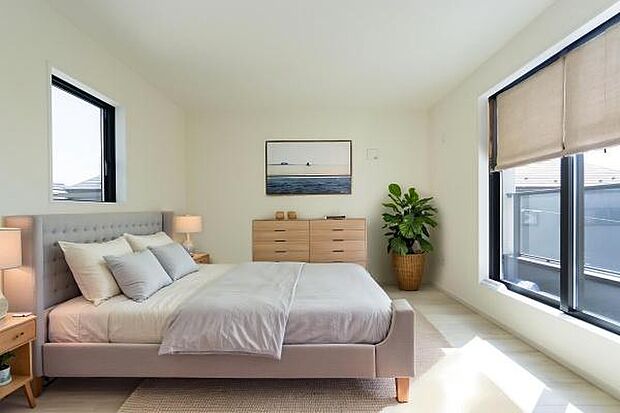 燦々と降り注ぐ陽光がお部屋を包み込む。明るい陽だまりで家族の会話も弾み、笑顔の絶えない毎日がここから始まります。CGにて家具等を配置しております。実際に家具はおかれておりません。