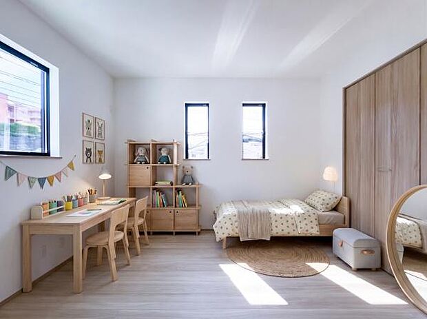 明るい光に包まれて遊びや読書も楽しく。お子様の健やかな成長をやさしく見守る快適な空間です。※家具等はイメージCGです。購入は有料となります。