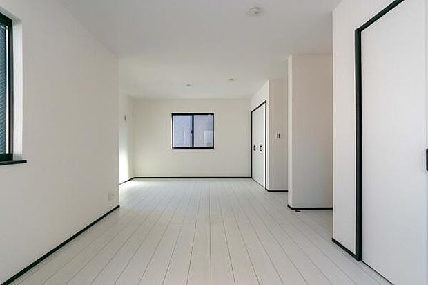 開放感あふれる広々とした設計。兄弟で仲良く遊ぶ笑い声が目に浮かぶような、家族の未来を彩るゆとりあるプライベート空間がここにあります。