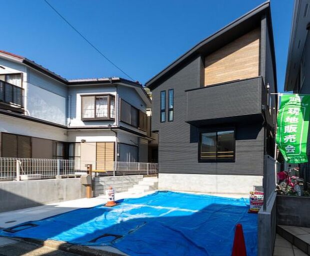 デザイン性の高い外観の先には、どんな素敵な空間が広がるのでしょう。家族の夢を形にしたこの邸宅で、新しい物語を始めてみませんか。