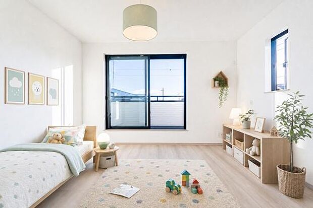 自然光が注ぐ明るいお部屋でデスクに向かい、健やかに育つ未来を実感。※家具等はイメージCGです。購入は有料となります。