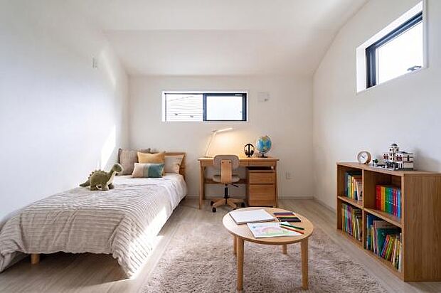 絵本やお気に入りの玩具に囲まれ笑顔あふれる毎日。自分だけの部屋にワクワク感が高まる住まいです。※家具等はイメージCGです。購入は有料となります。