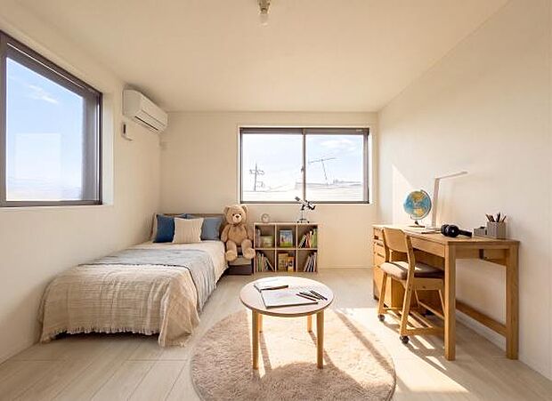 好奇心を育む明るい子供部屋。机に向かう背中を優しく見守り、健やかな成長と思い出を刻む特別なお部屋です。※家具などはCGによるイメージで実際に置かれておりません。