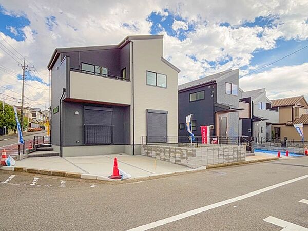 ～売主施工例写真～  ※取引する建物とは、外壁、屋根、開口部の位置、形状等が異なります。