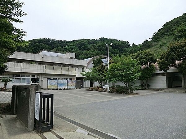 葉山町立葉山中学校まで1200m、葉山町立葉山中学校