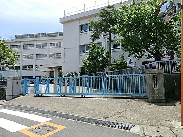逗子市立沼間小学校まで1300m、逗子市立沼間小学校
