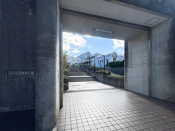 沼間中学校まで950m、沼間中学校