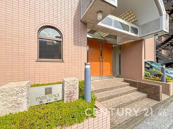 その邸が魅せる、気品・上質・重厚感・極細やかさ、そのすべては訪れた者に安らぎと品性を与える特別な空間です。