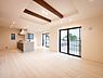 室内：～売主施工例写真～  ※取引する建物とは、デザイン、色彩、開口部の位置、形状等が異なります。
