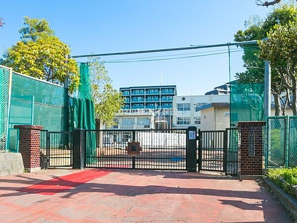 横浜市立山内小学校まで1360m、横浜市立山内小学校