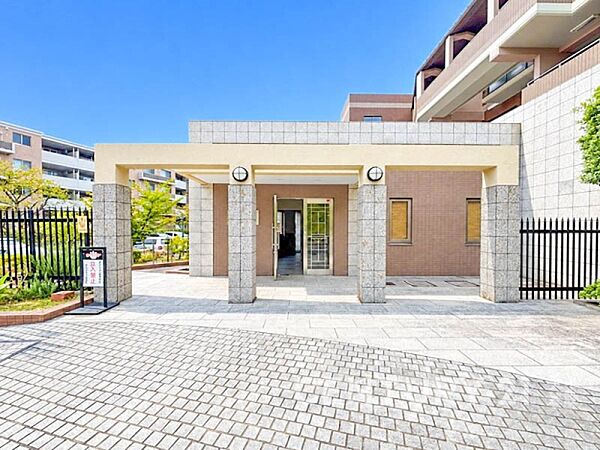 その邸が魅せる、気品・上質・重厚感・極細やかさ、そのすべては訪れた者に安らぎと品性を与える特別な空間です。