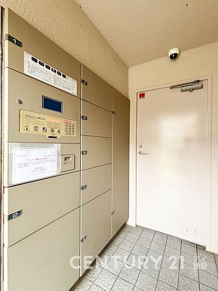 不在時の荷物の受取に便利な宅配ボックス。数も多いので便利です。