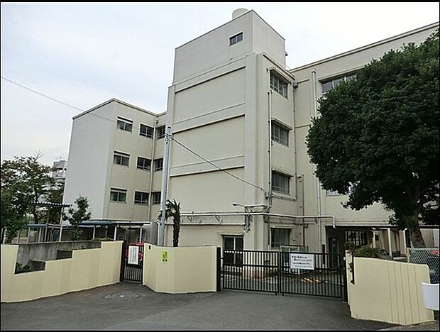 横浜市立洋光台第一中学校まで2285m、非常に個性豊かでどんな人でも楽しい学校生活を送ることができます。