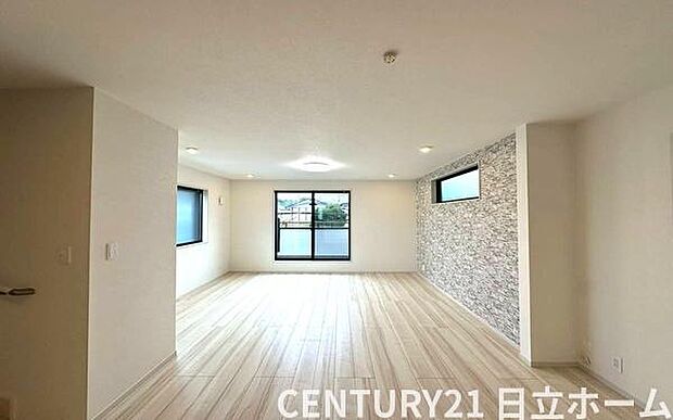 《リビングダイニング》　■ご家族でゆったりとした時間を過ごす場所です。