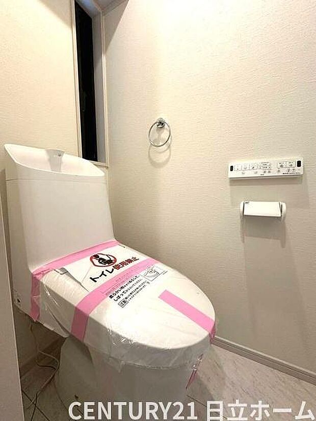 《トイレ》　■清潔感のある落ち着いたトイレ。