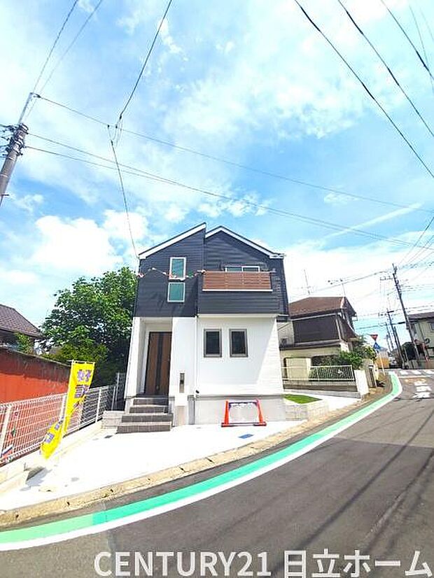 《前面道路》 ■前面道路が広く、開放的です。