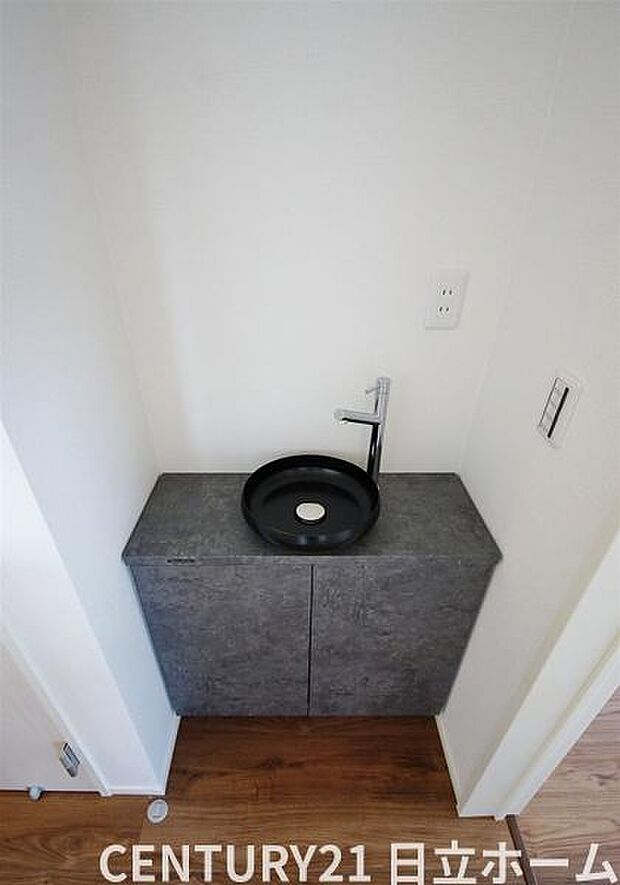 《洗面台》　■セカンド洗面台を設けました。こまめな手洗いなどがすぐにできて清潔で快適な生活が送れます。