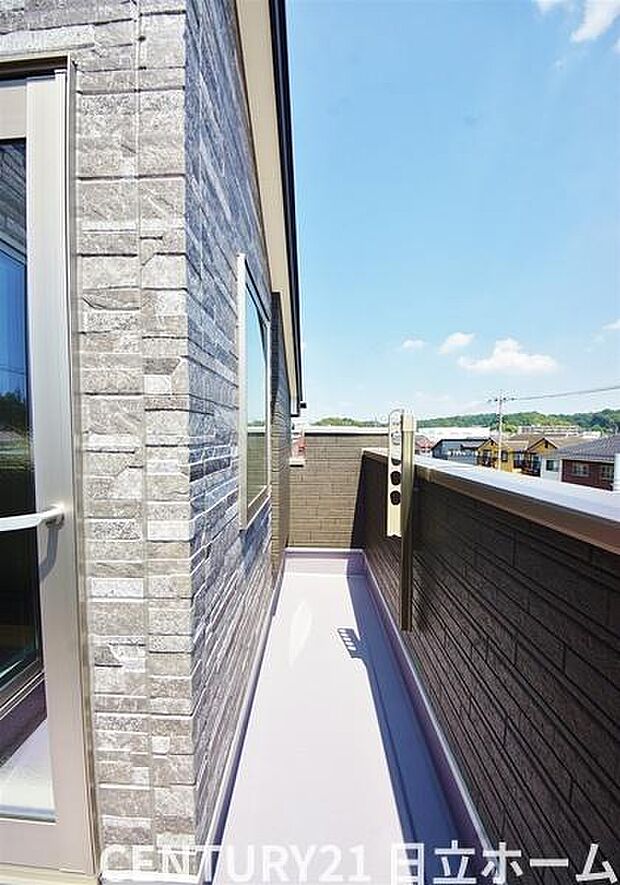 《バルコニー》 ■さわやかな風が通り暖かい光がふりそそぐバルコニー