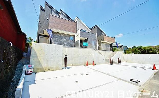 《外観》　■豊かな光が照らすこの場所は、たわいもない会話を楽しみ、ゆったりとした時間を過ごす場所。家族の日常が刻まれる大切な空間です。