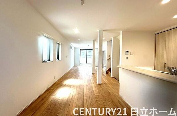 《リビングダイニング》 ■上質な時間を育む暮らしのメインステージ。寛ぎとご家族とのコミュニケーションを育む居心地のよい場所。