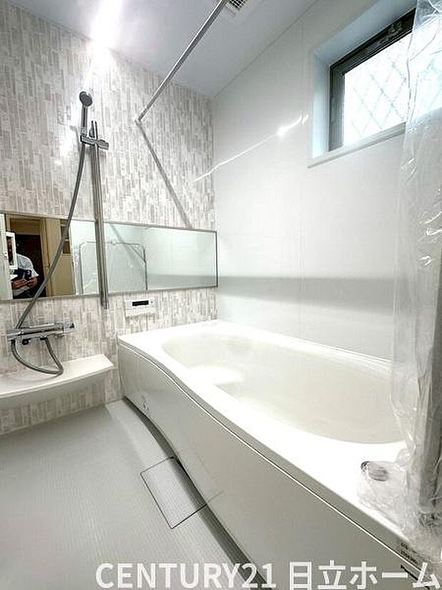 《浴室》 ■体を洗う、温まるだけの場所から心身ともに快適な空間へと進化したバスルーム。一日の疲れが癒される優雅な時間を堪能してください。