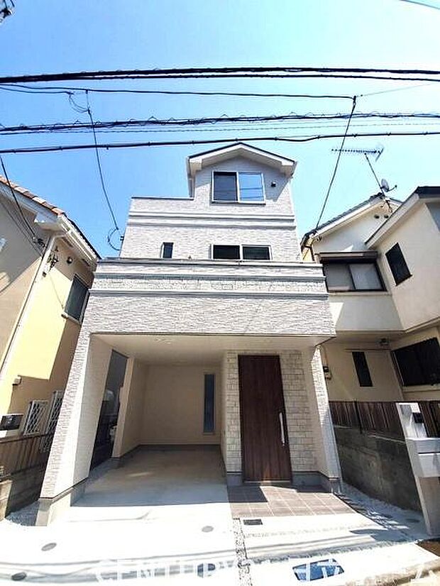 《駐車場》 ■駐車場1台可能(車種による)。間口もゆったり。らくらく停められます。