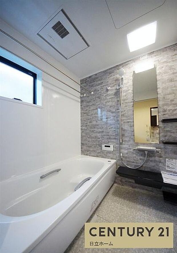 《浴室》 ■高級感のあるバスルームは一日の疲れを癒す居心地の良い空間です。