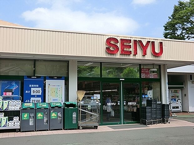 西友鷹取店まで916m、営業時間 8時から23時 駐車場18台あり