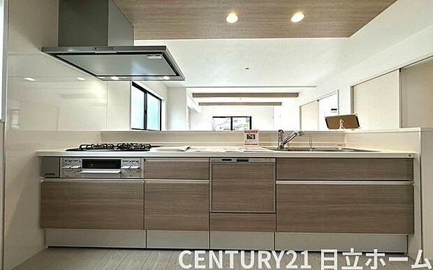 《システムキッチン》　■お手入れしやすくきれいなキッチン。お料理の始めから後片付けまで楽しい時間になりそうです。