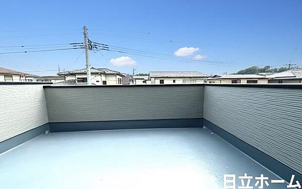 《バルコニー》　■陽当りも良く、洗濯物も良く乾きそうです。