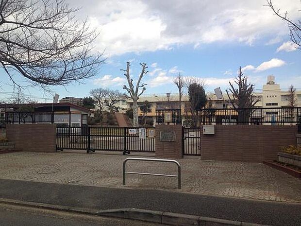 横浜市立潮田小学校まで964m