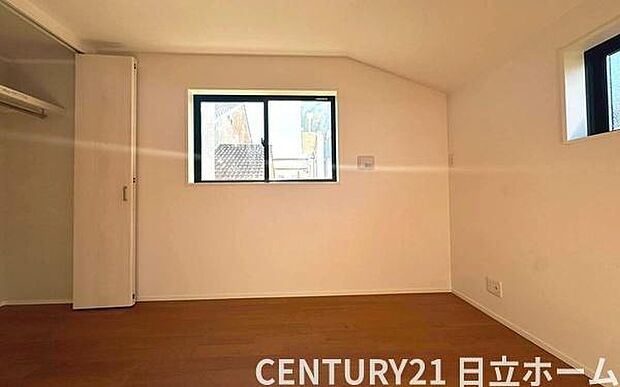 《洋室》　■机とべットを入れても十分な広さ。。お子様の勉強部屋に。