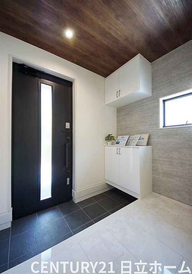 《玄関》　■シューズボックス付きで玄関もスッキリ。綺麗な玄関で帰るのが楽しみになりますね。