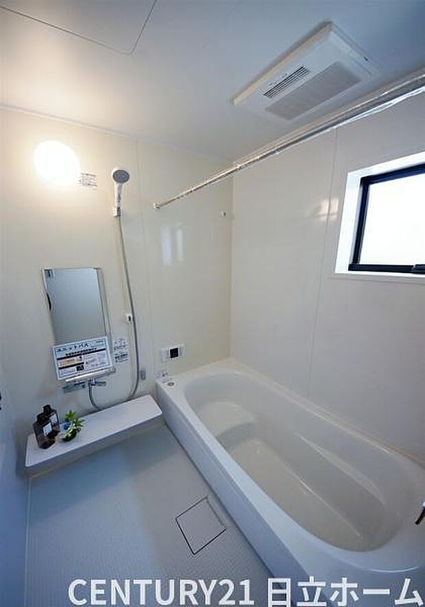 《浴室》　■体を洗う、温まるだけの場所から心身ともに快適な空間へと進化したバスルーム。一日の疲れが癒される優雅な時間を堪能してください。