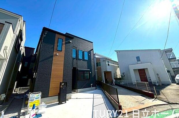 《外観》　■一戸建ての多いエリア、静かで落ち着いた雰囲気。シンプルで美しいフォルム空気までクリーンになるような佇まい。心地よいライフスタイルが実現できるそんな予感。