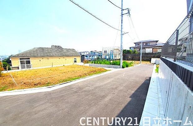《前面道路》 ■閑静な住宅街の一角