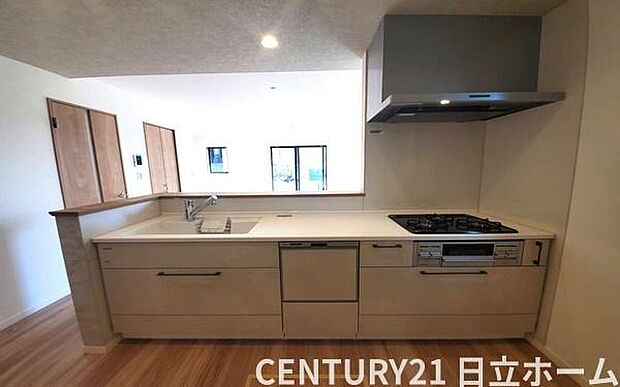 《システムキッチン》　■お手入れしやすくきれいなキッチン。お料理の始めから後片付けまで楽しい時間になりそうです。