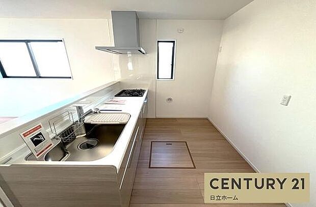 《システムキッチン》 ■お手入れしやすくきれいなキッチン。お料理の始めから後片付けまで楽しい時間になりそうです。