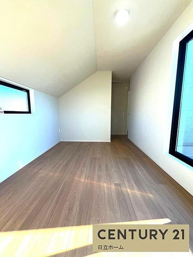 《洋室》 ■机とべットを入れても十分な広さ。。お子様の勉強部屋に。