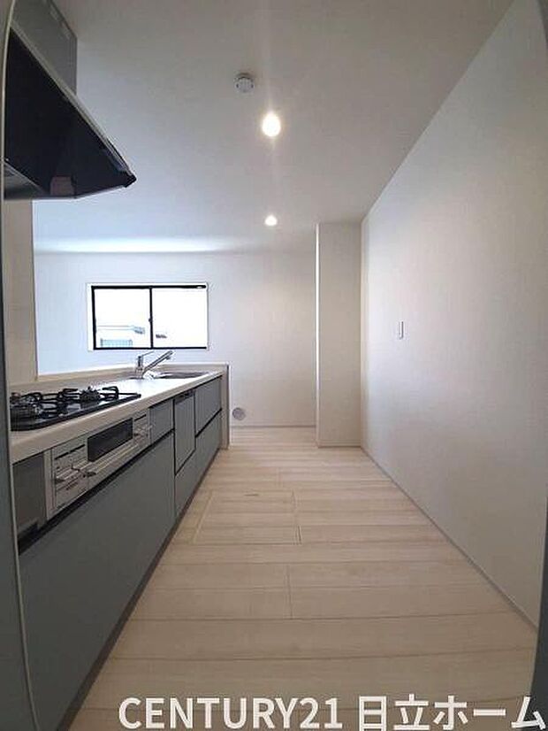 《キッチン》　■使いやすい収納豊富なキッチンです。