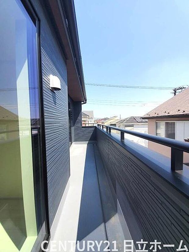 《バルコニー》　■さわやかな風が通り暖かい光がふりそそぐバルコニー