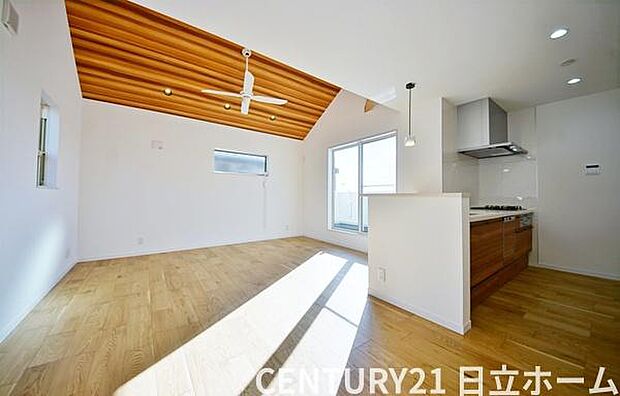 《リビングダイニング》　■上質な時間を育む暮らしのメインステージ。寛ぎとご家族とのコミュニケーションを育む居心地のよい場所。