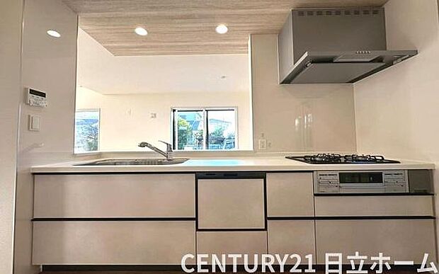 《システムキッチン》　■会話を楽しみながら食事を味わう。一緒にいる時間が楽しい空間。